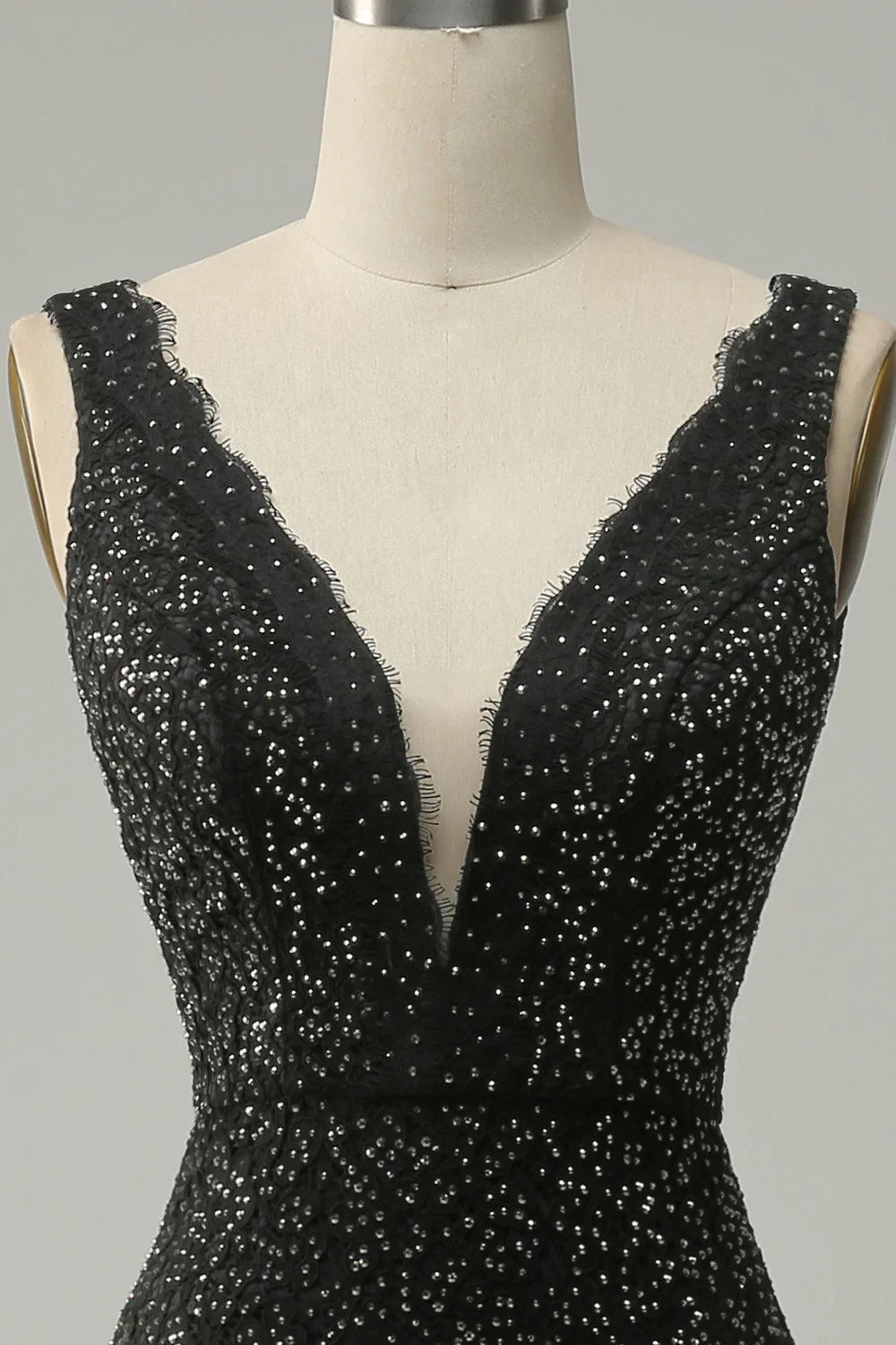 Schwarzes langes Meerjungfrau-Ballkleid mit tiefem V-Ausschnitt und Perlenbesatz, DP1526
