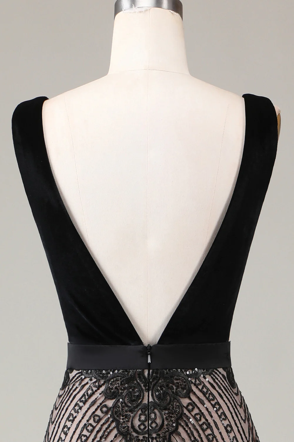 Schwarzes langes Meerjungfrau-Ballkleid mit tiefem V-Ausschnitt und offenem Rücken, DP1530