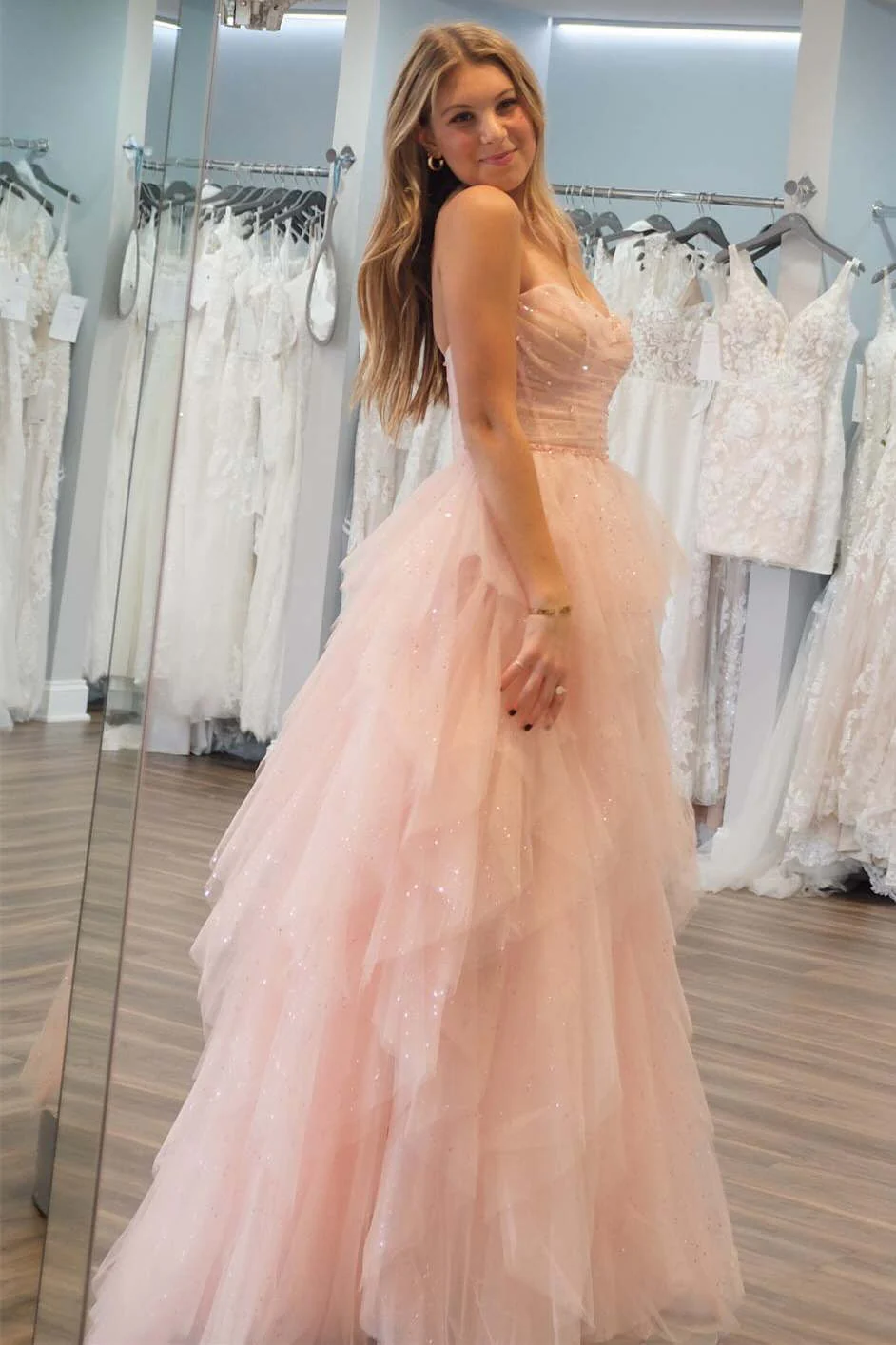 Robe de bal longue rose clair, coupe trapèze, sans bretelles, en tulle, à volants et perles, DP1551