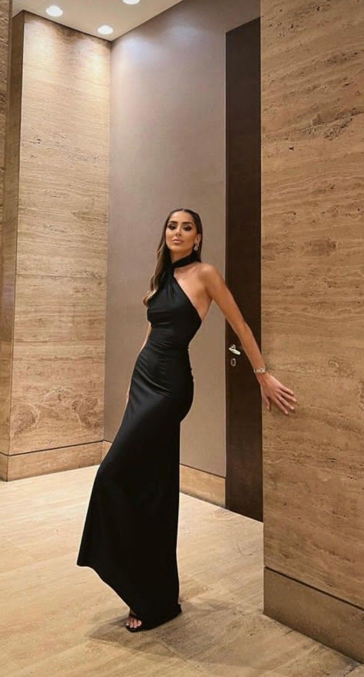 Sexy schwarzes rückenfreies langes Ballkleid mit Neckholder, DP1629