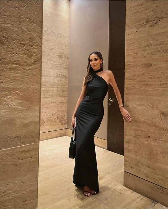 Sexy schwarzes rückenfreies langes Ballkleid mit Neckholder, DP1629