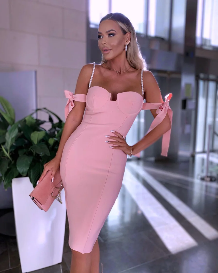 Robe de cocktail mi-longue rose clair à épaules dénudées, DP1721