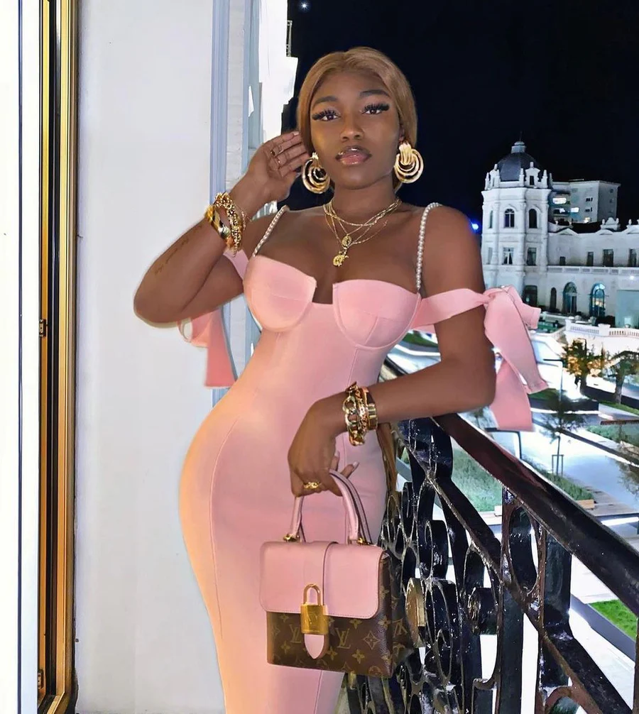 Robe de cocktail mi-longue rose clair à épaules dénudées, DP1721