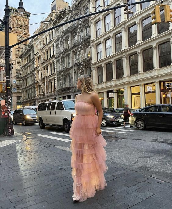 Robe de soirée longue trapèze rose sans bretelles en tulle à volants, DP1833