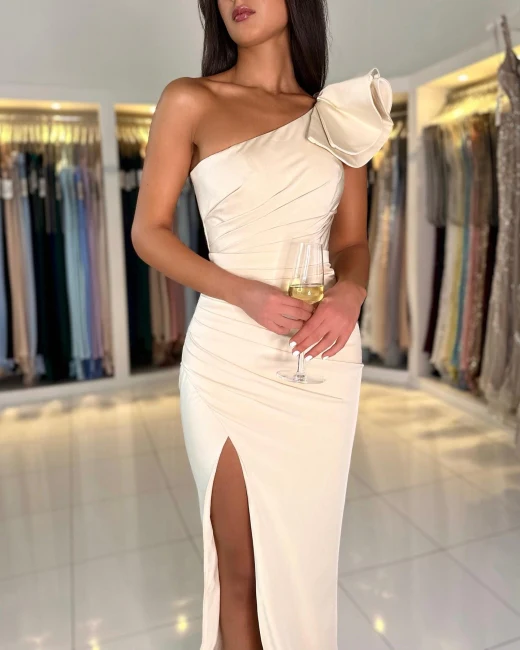 Robe de soirée longue ivoire à volants et fente haute, DP2131