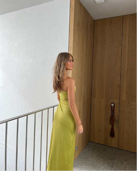 Robe de soirée simple verte à une épaule et découpes, DP2243