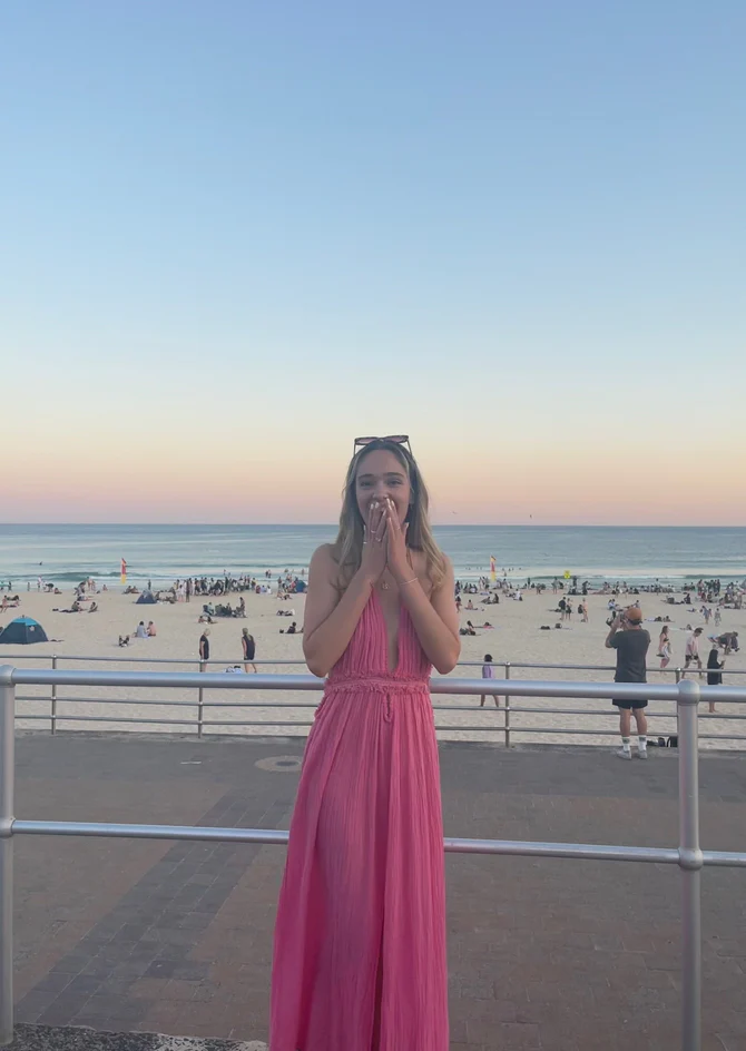 Rückenfreies A-Linien-Partykleid mit tiefem V-Ausschnitt und Schlitz vorne, DP2344