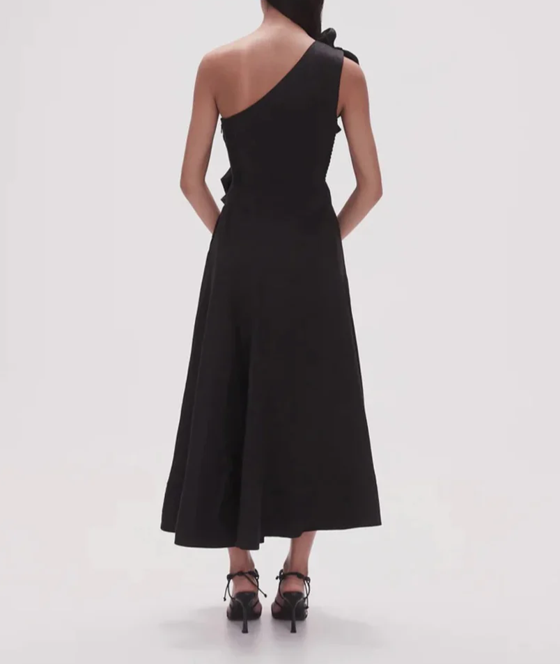 Robe de soirée noire trapèze à volants et épaule dénudée Claccy, DP2359