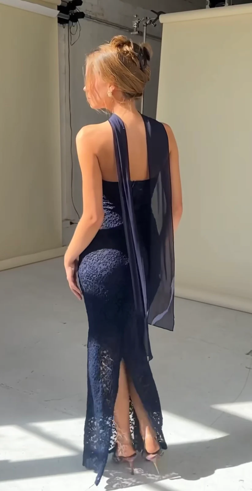 Sexy Marineblaues trägerloses Meerjungfrau-Abend-Partykleid aus Spitze mit Schlitz, DP2413