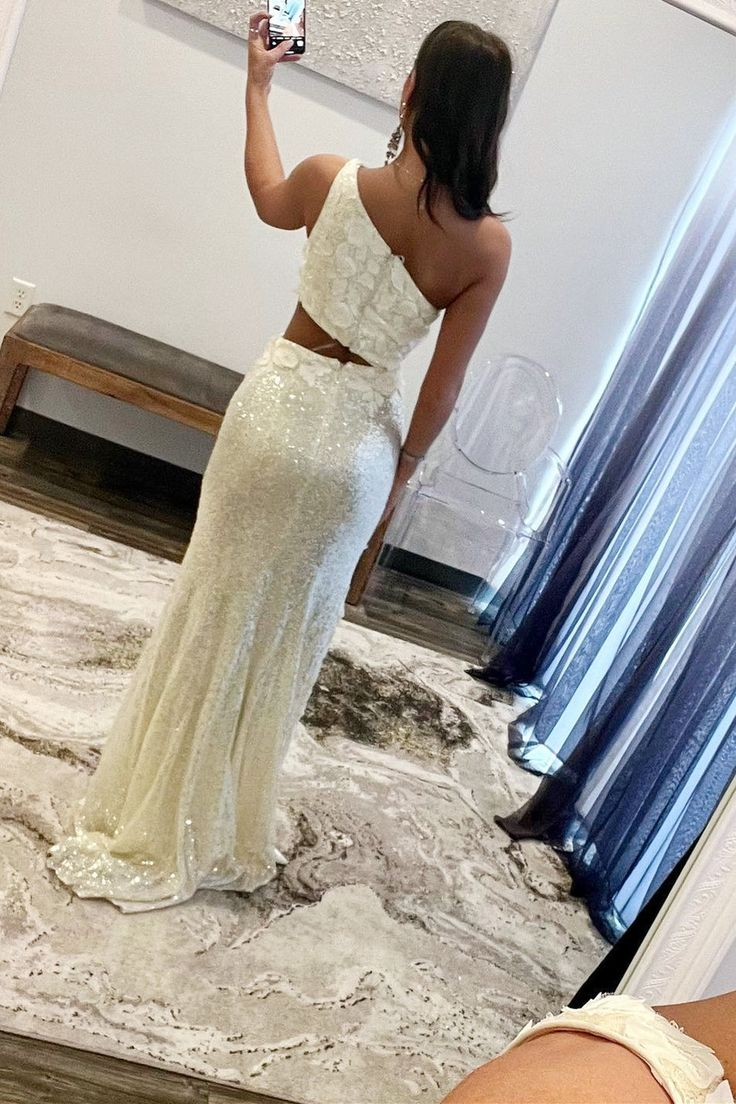 Robe de bal fourreau asymétrique à paillettes avec applications 3D, DP346