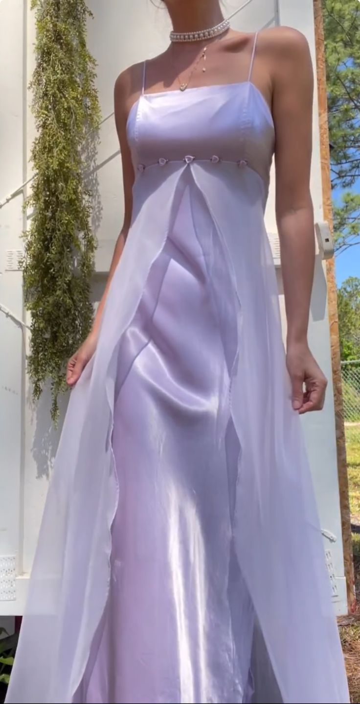 Robe de soirée longue trapèze à bretelles spaghetti lilas clair, DP4009