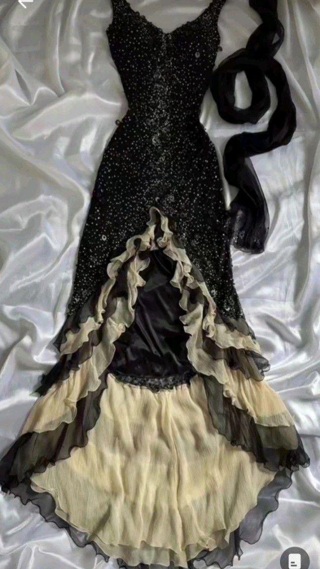 Robe de soirée longue noire style sirène à volants et bretelles en V, DP4119