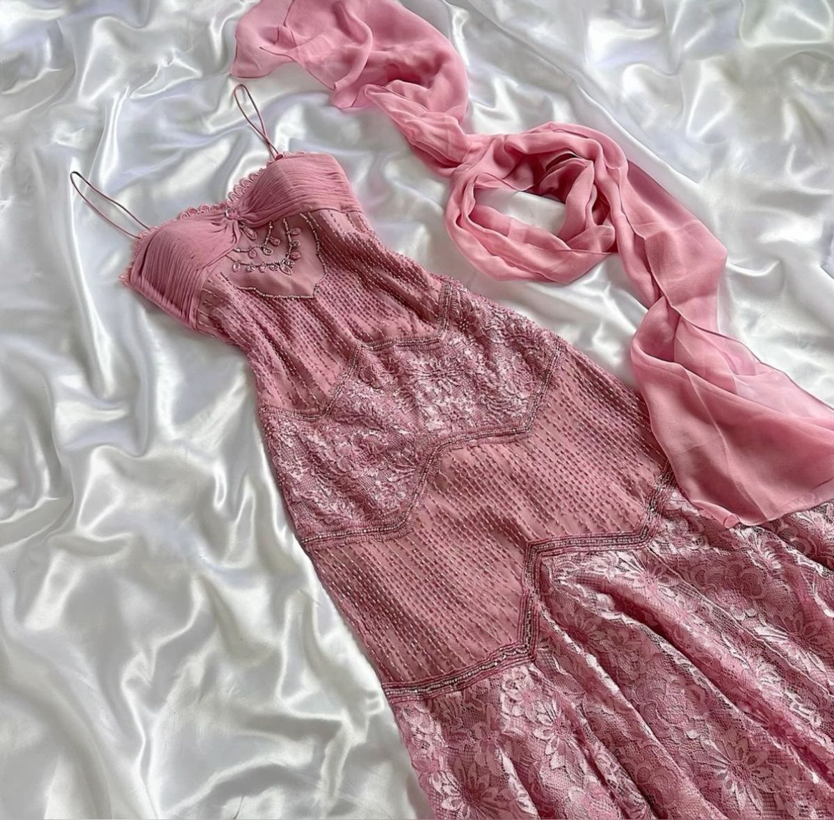 Robe de bal longue vintage rose à bretelles spaghetti et perles en dentelle, DP4279