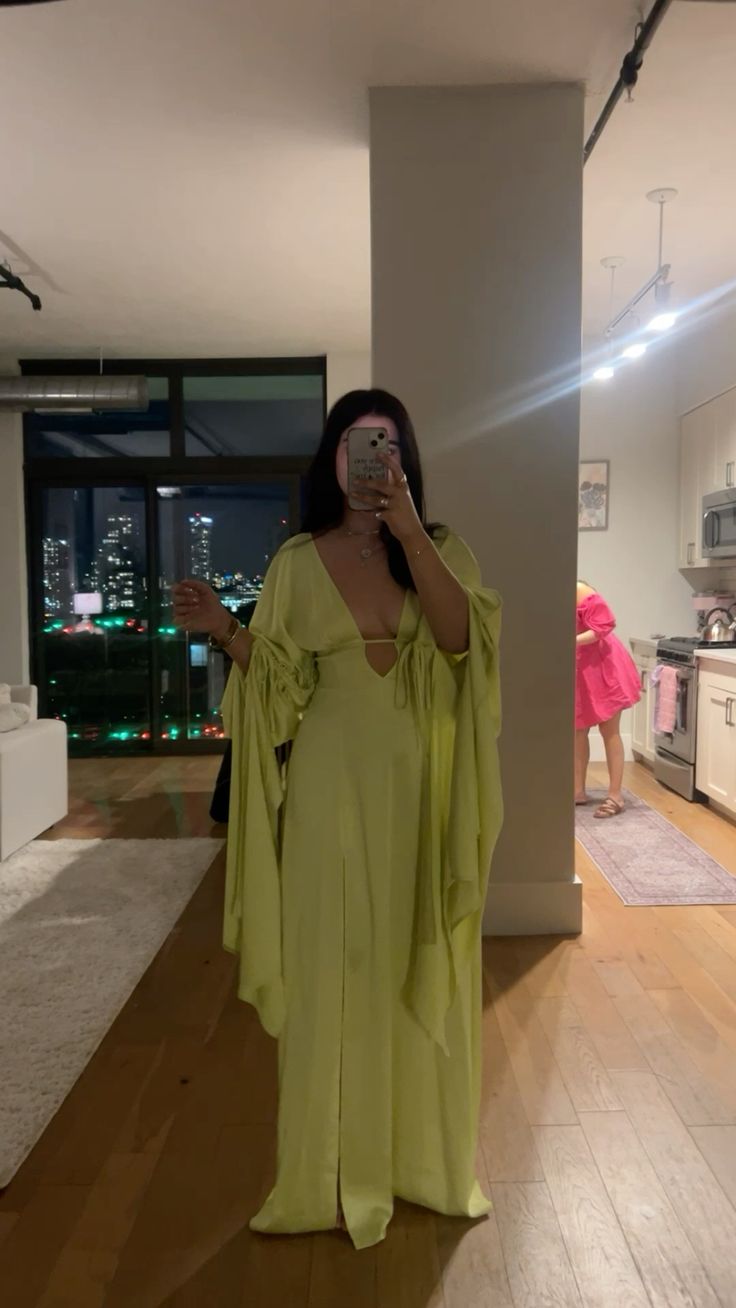 Robe de soirée longue en satin vert, col en V, coupe trapèze, manches longues, DP4282