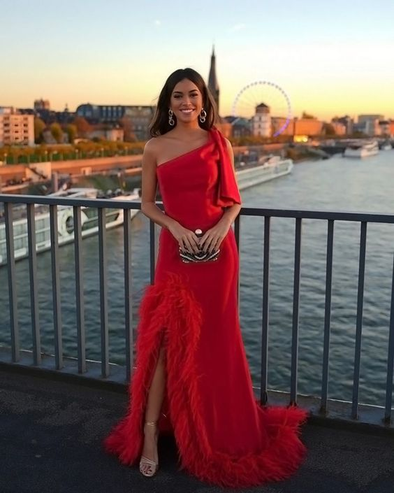 Robe de soirée sirène rouge asymétrique à plumes, longue robe de bal, DP486