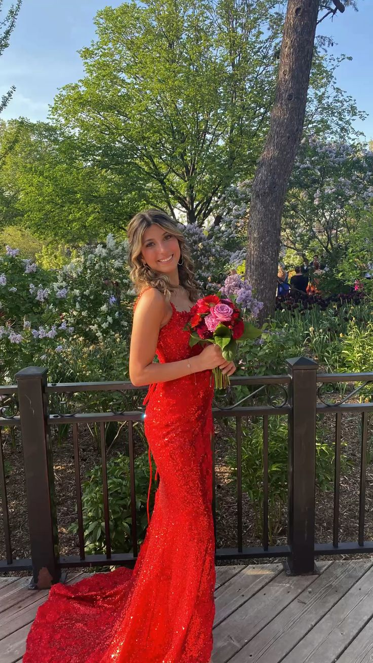 Rotes Meerjungfrau-Kleid mit Spaghettiträgern und Schlitz, DP692