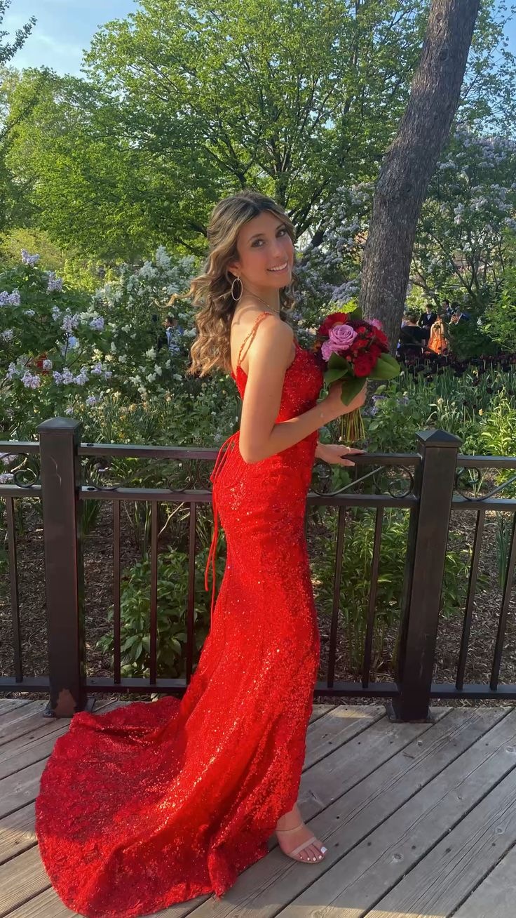 Rotes Meerjungfrau-Kleid mit Spaghettiträgern und Schlitz, DP692