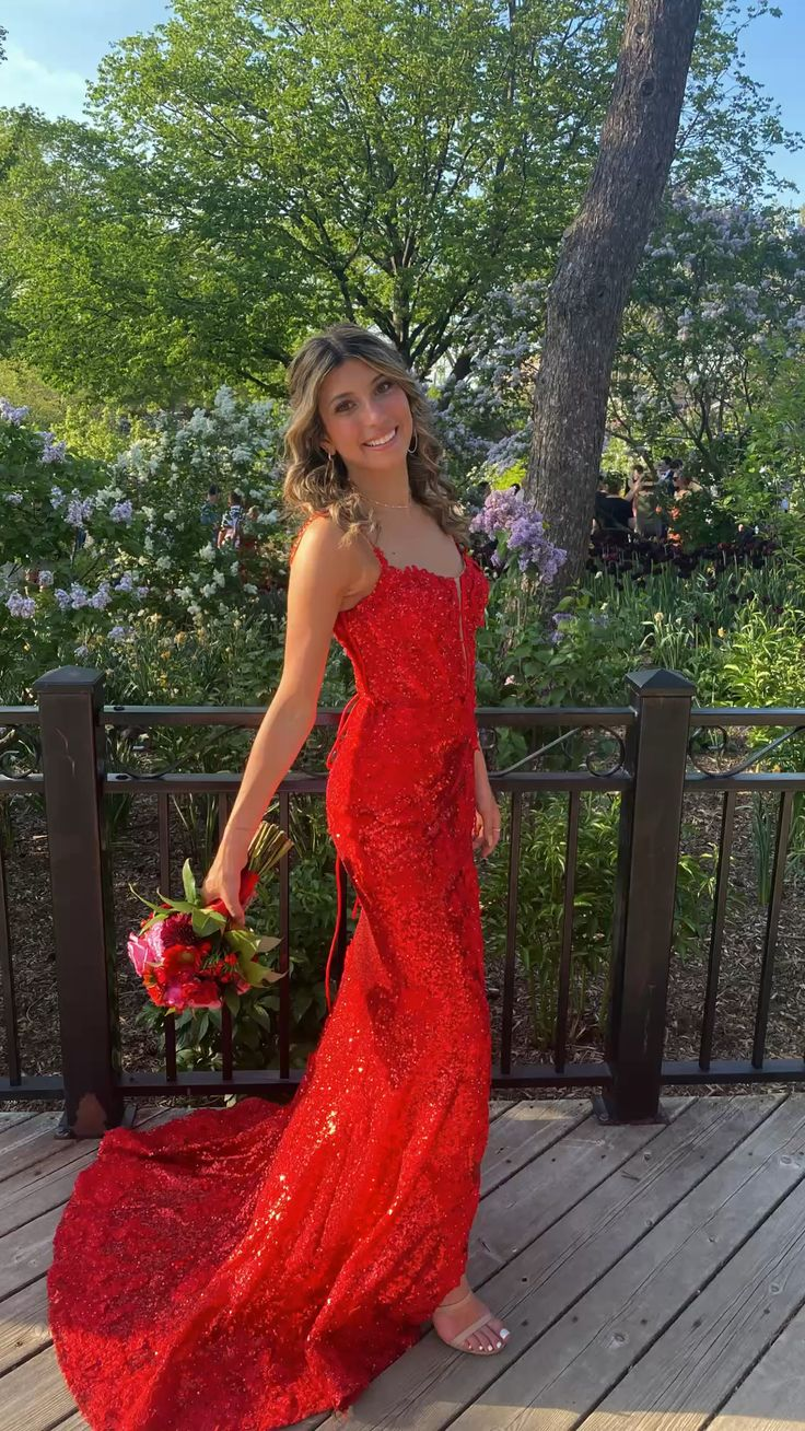 Rotes Meerjungfrau-Kleid mit Spaghettiträgern und Schlitz, DP692