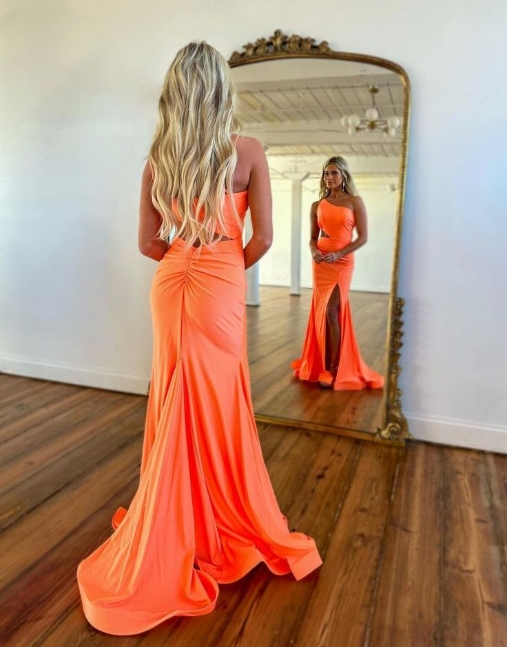 Robe de bal longue noire style sirène asymétrique avec fente, DP741