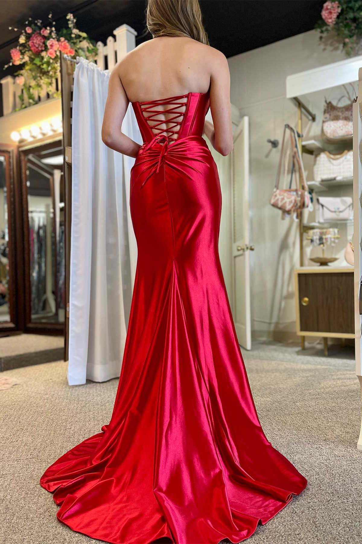 Rotes trägerloses, gerüschtes, langes Meerjungfrauenkleid mit Schlitz, DP803
