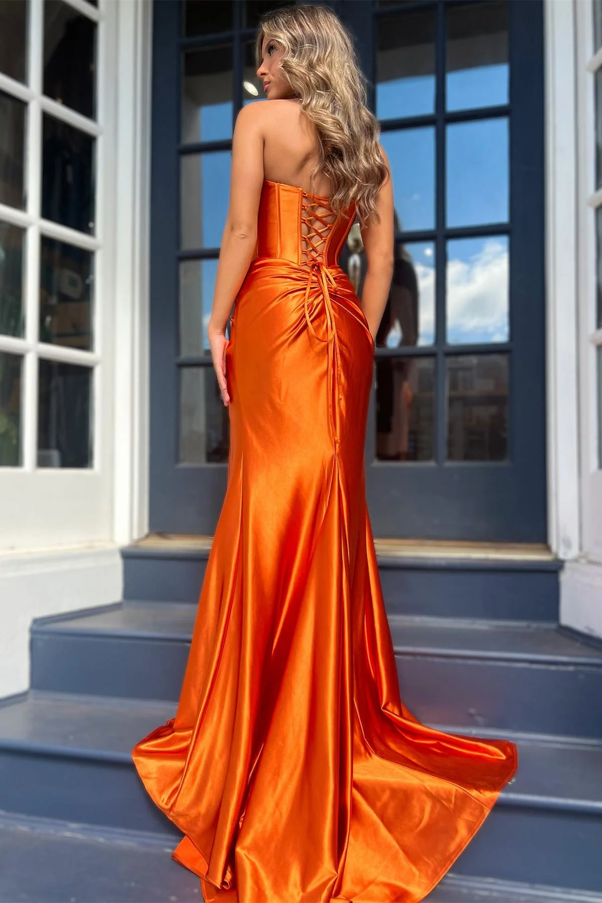 Rotes trägerloses, gerüschtes, langes Meerjungfrauenkleid mit Schlitz, DP803