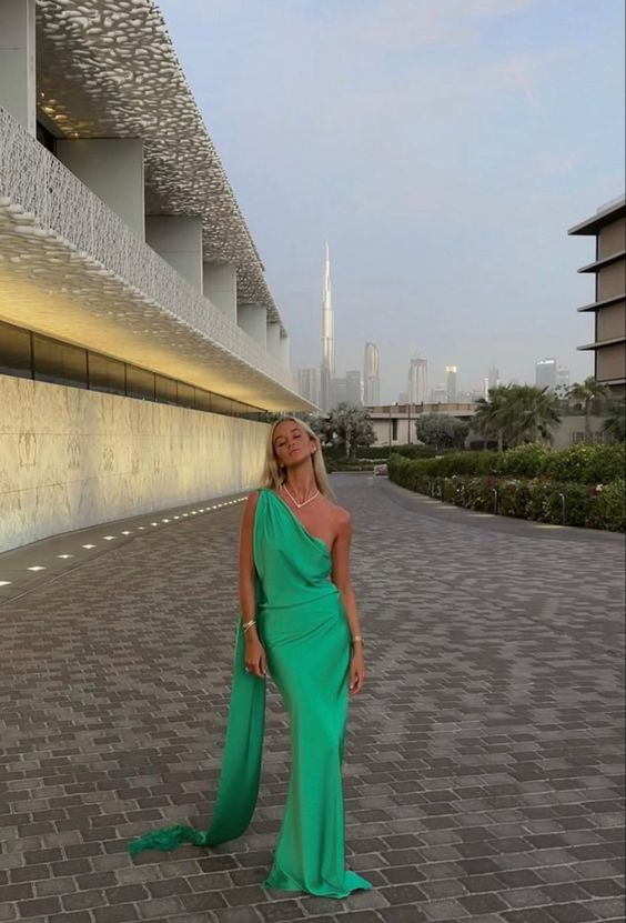 Robe de bal longue verte asymétrique avec fente, DP856