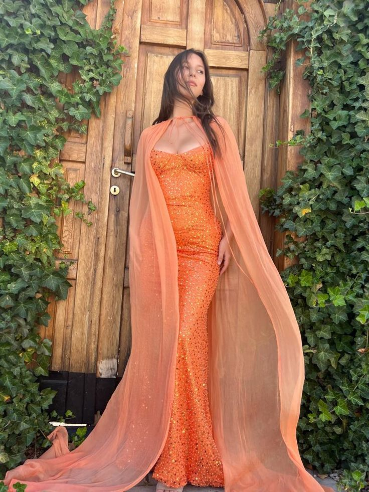 Robe de bal longue sirène orange à bretelles et paillettes avec cape, DP878