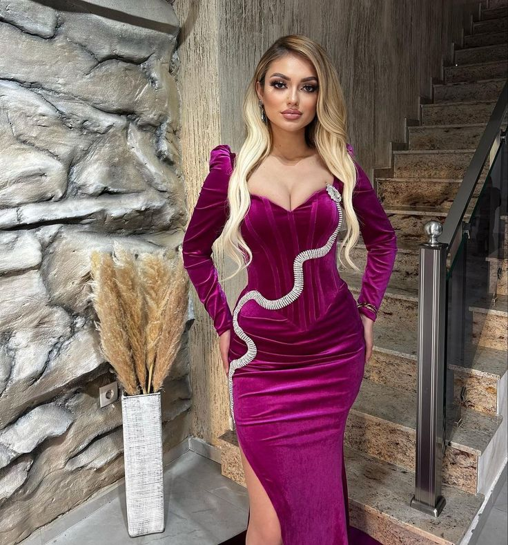 Meerjungfrau-Abendkleid mit langem Ausschnitt und Schlitz, DP879