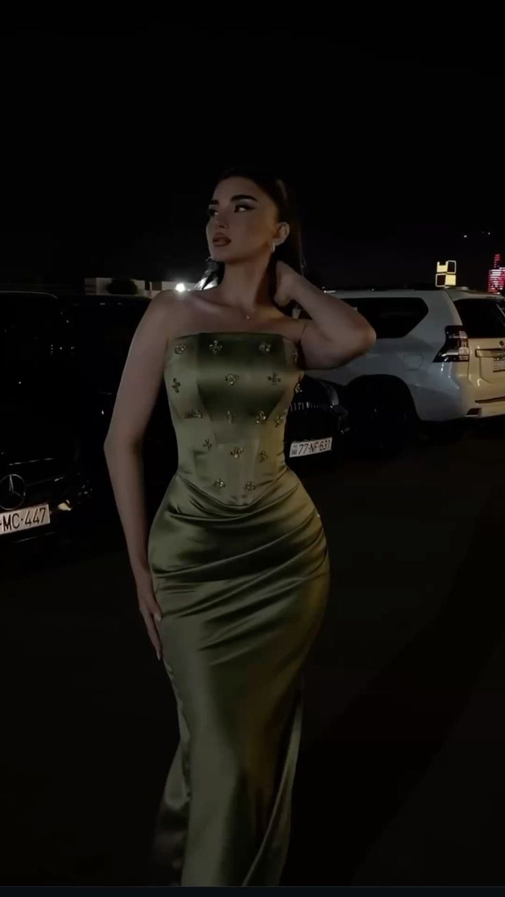 Charmantes grünes trägerloses Perlen-Satin-Meerjungfrauen-Abendkleid, langes Abendkleid DP3966