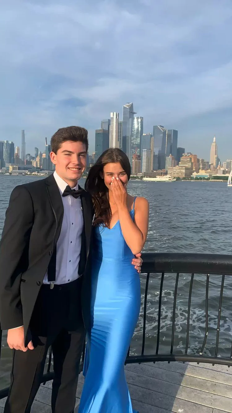Blaues Abendkleid im Meerjungfrau-Stil mit offenem Rücken und Trägern, DP2578