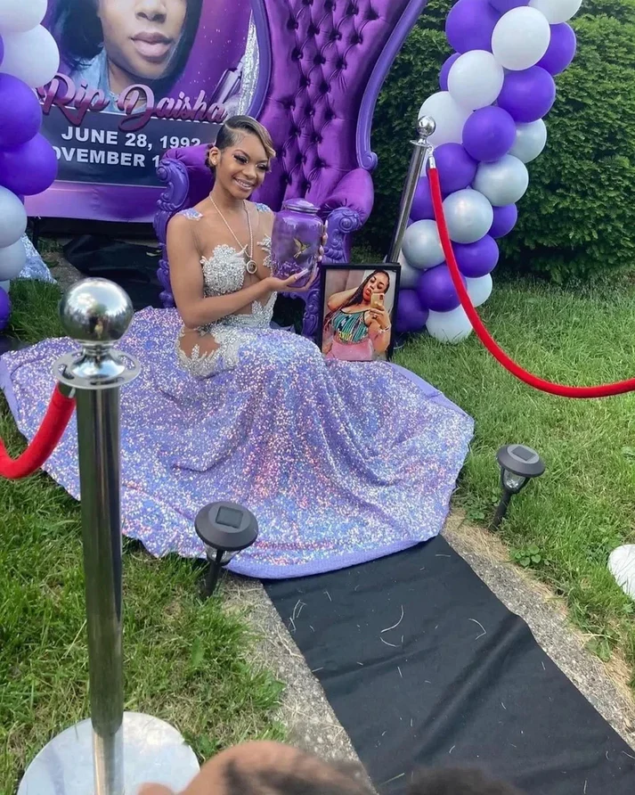 Lila Ballkleid Meerjungfrau Pailletten Applikationen Schwarzes Abendkleid für Mädchen, DP2388