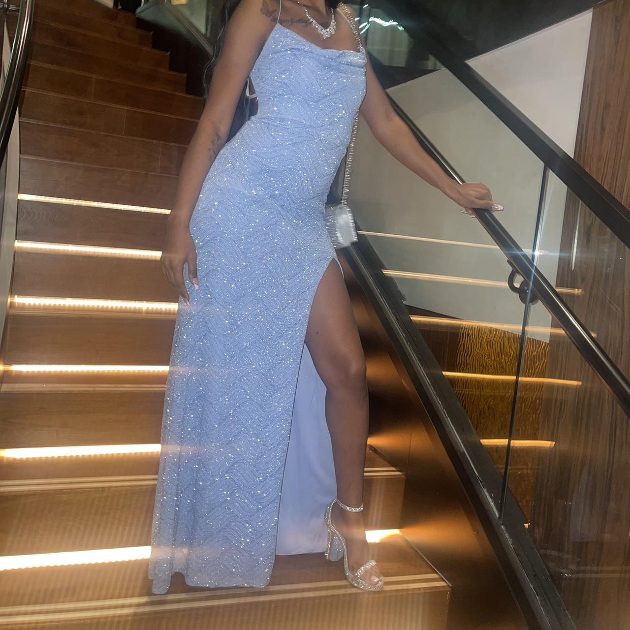 Robe de soirée bleu clair à paillettes et fente haute, DS5011