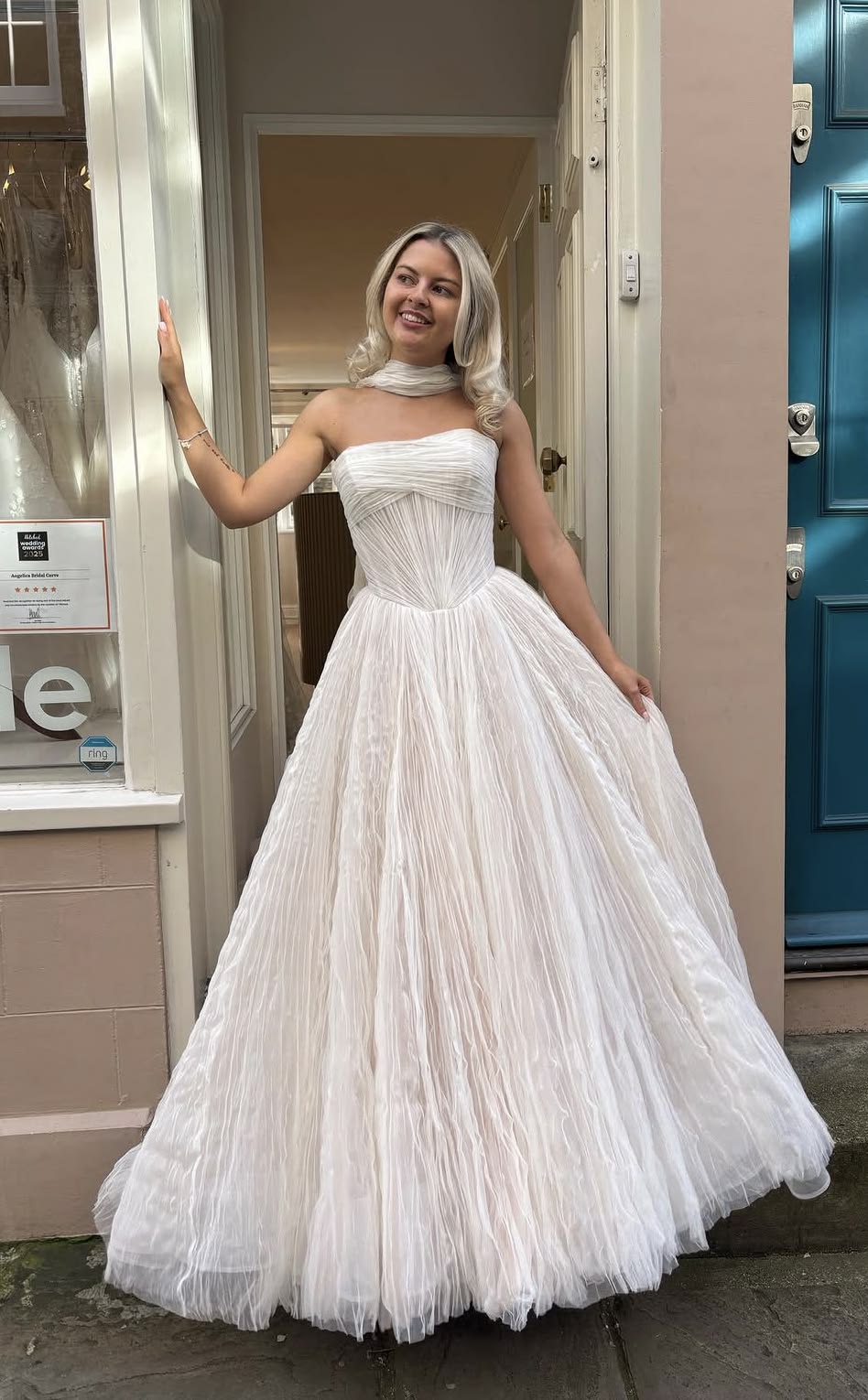 Elegant A-line Long Wedding Dress Off-the-Shoulder Tulle White Prom Dress MD171