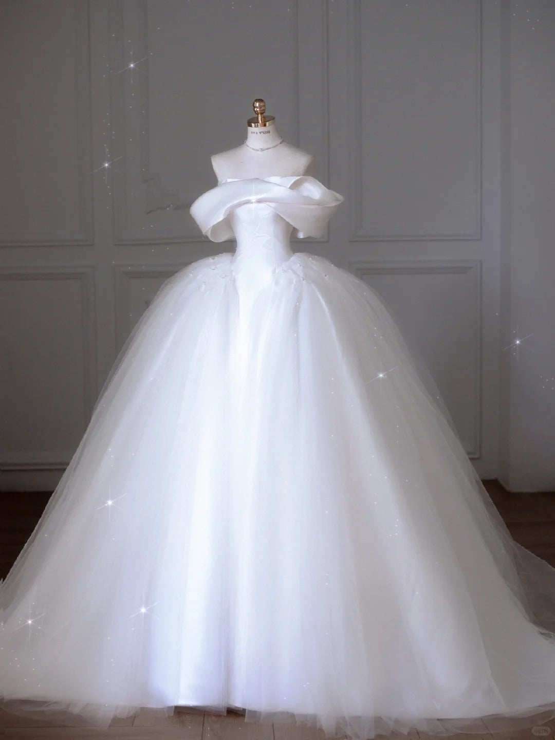 Elegant Ball Gown Long Wedding Dress Off-the-Shoulder Tulle White Prom Dress MD193