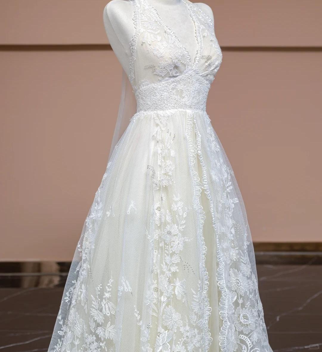 Elegant A-line Halter Neck Long Wedding Dress Lace White Prom Dress MD340