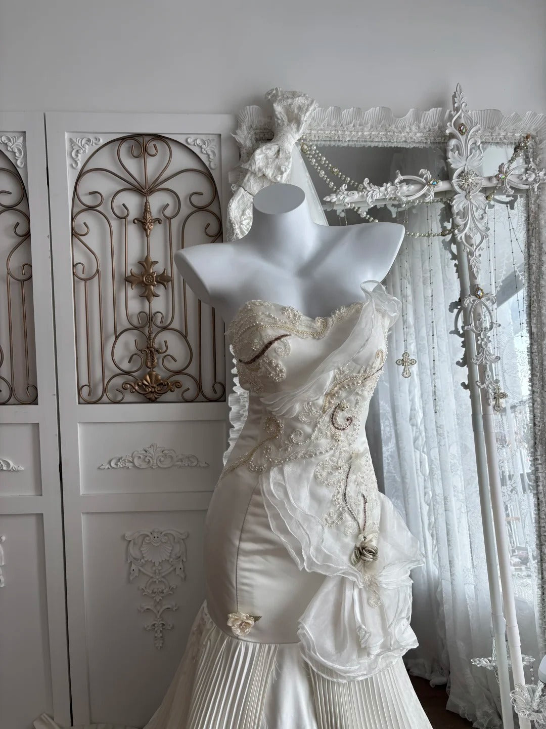 Elegant Mermaid Strapless Neck Long Wedding Dress Pleated Beaded Satin White Prom Dress MD393