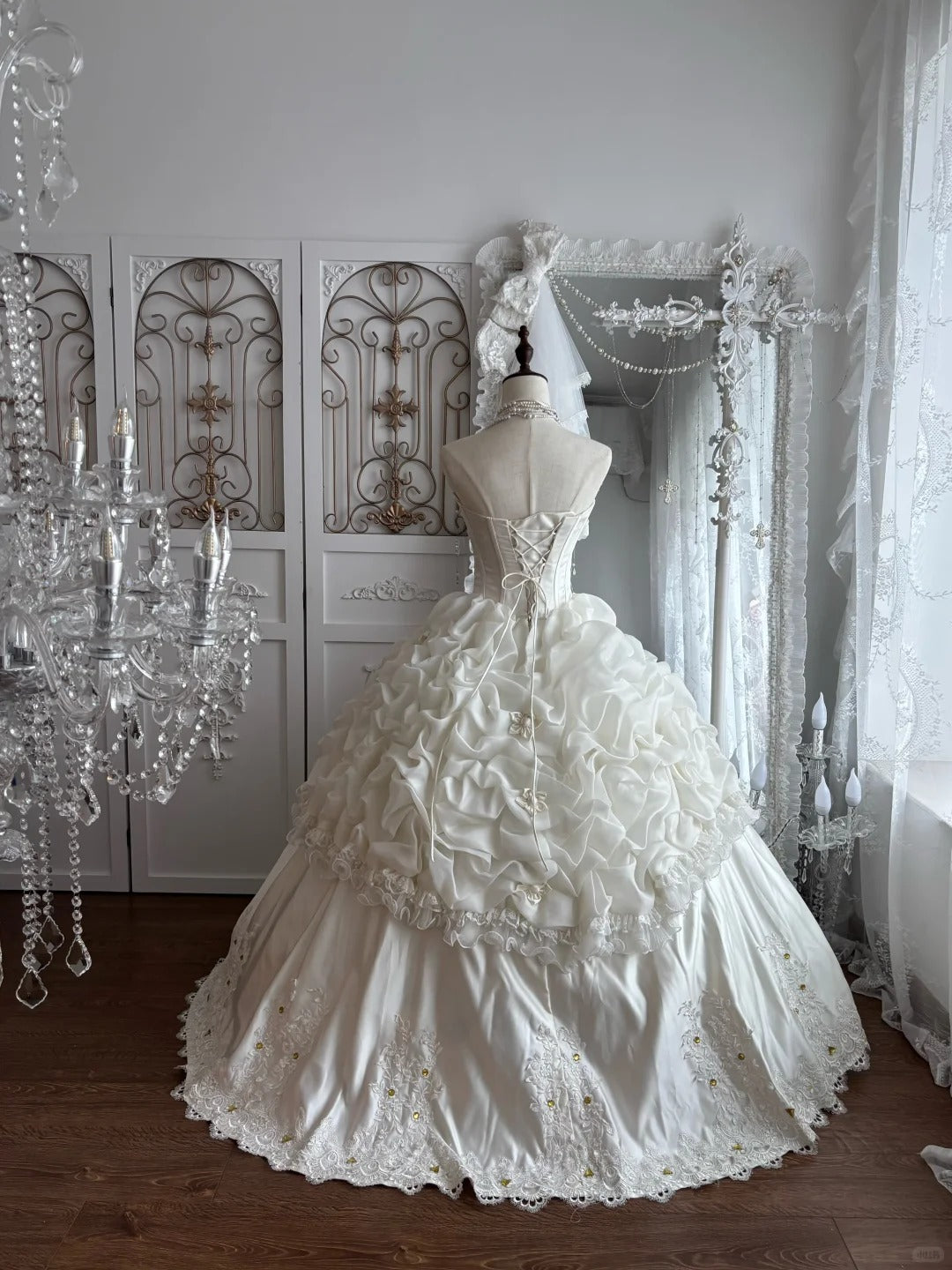 Elegant Ball Gown Strapless Neck Long Wedding Dress Pleated Beaded Satin White Prom Dress MD394