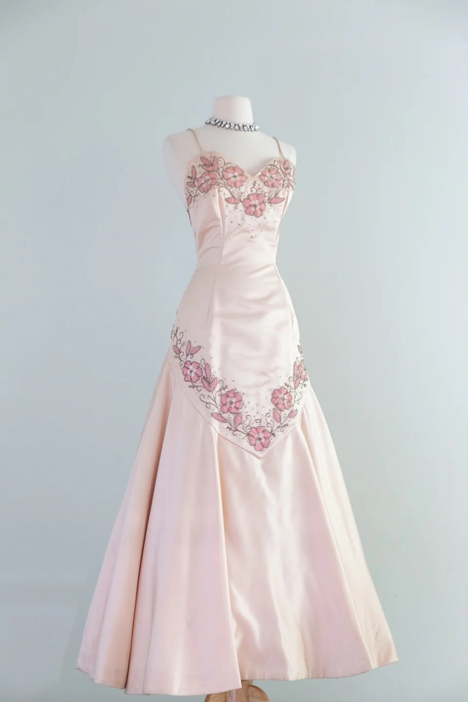 Beautiful A-line Sweetheart Neck Pink Evening Dress Embroidered Satin Prom Dress MD406
