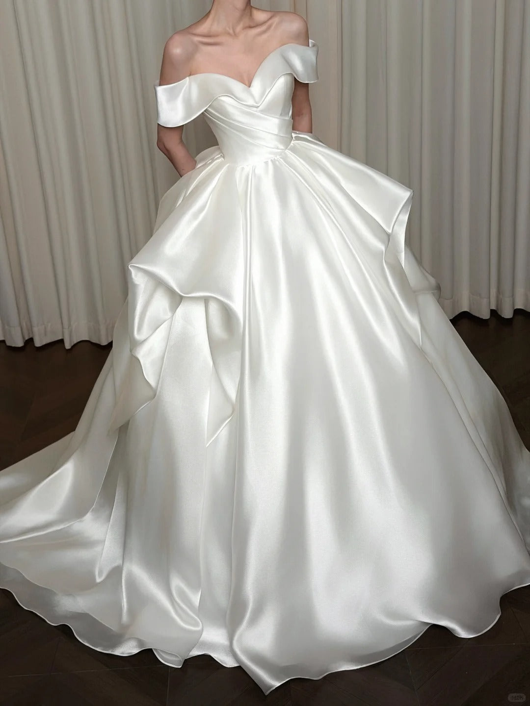 Elegant Ball Gown Off-the-Shoulder Long Wedding Dress Satin White Prom Dress MD487