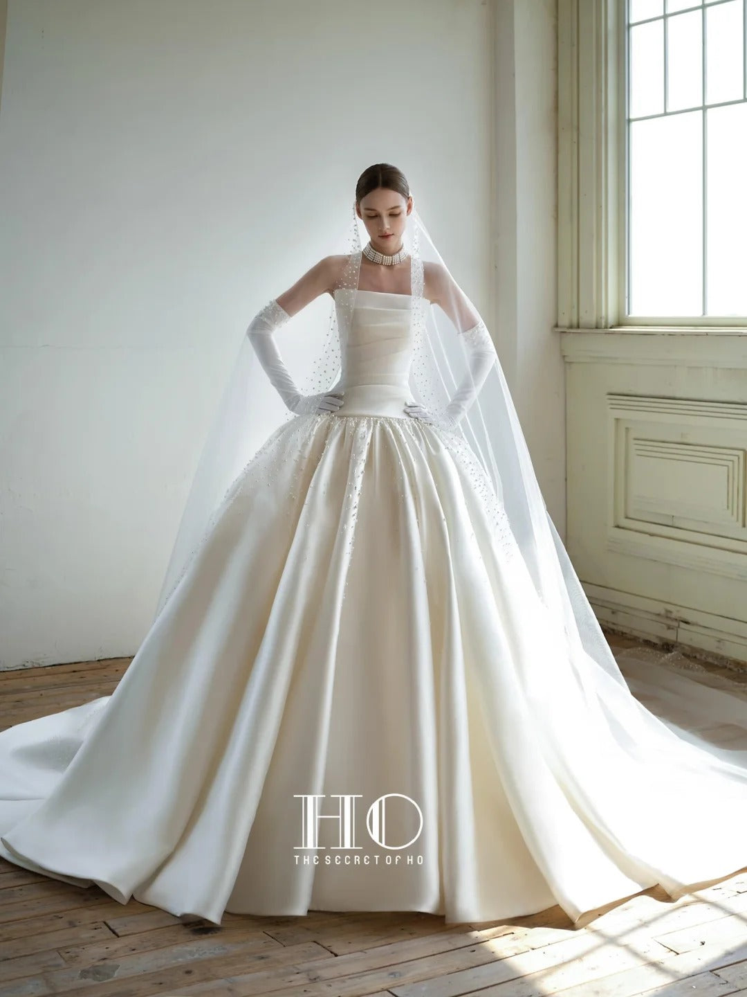 Elegant Ball Gown Strapless Long Wedding Dress Beaded Satin White Prom Dress MD515