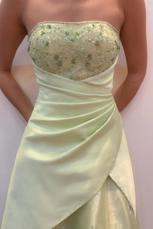 Vintage Blassgrünes trägerloses A-Linien-Abendkleid mit gerafftem Oberteil und Perlenbesatz DP8448