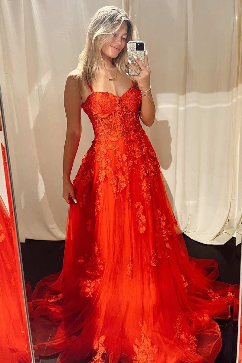 Robe de bal trapèze rouge à appliques et décolleté en cœur, DP054