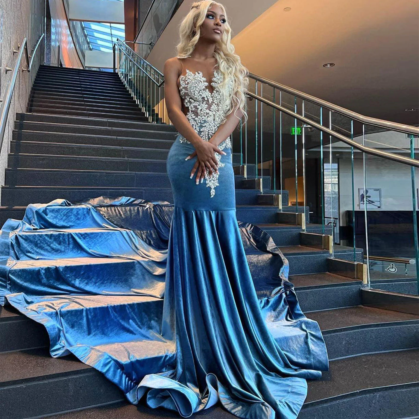 Blaues Meerjungfrau-Spitzen-Abendkleid aus afrikanischem Material, DP0290