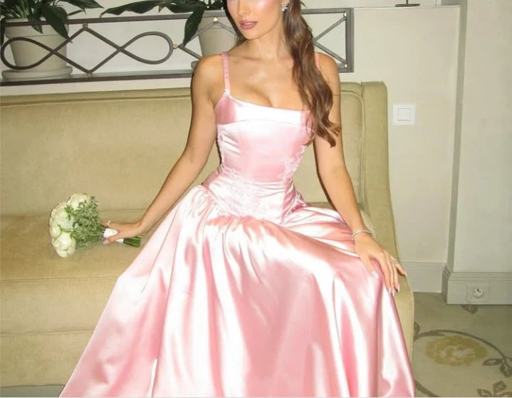 Wunderschönes rosa Spaghettiträger-A-Linien-Satin-Partykleid mit Herzausschnitt, Brautjungfernkleid DP6302