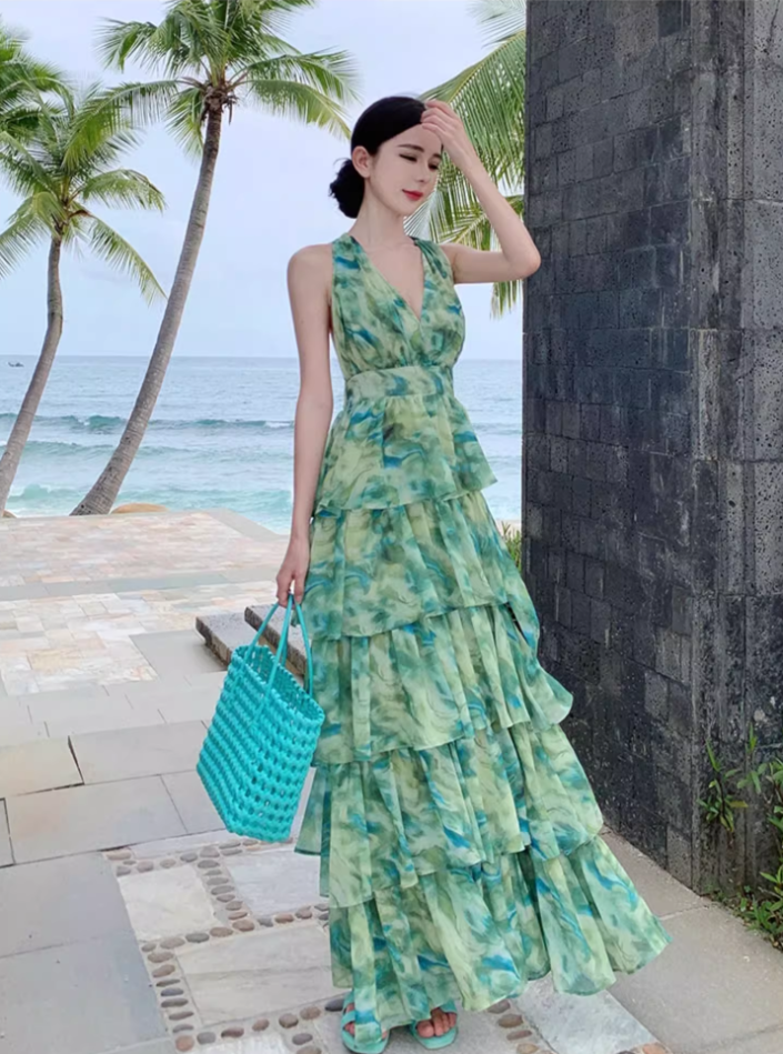 Neu Modisches A-Linien-Kleid mit V-Ausschnitt und Blumenmuster in Grün für den Strandurlaub, DP5940