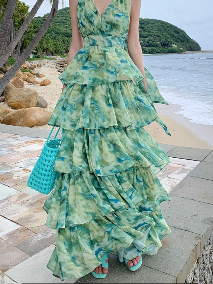 Neu Modisches A-Linien-Kleid mit V-Ausschnitt und Blumenmuster in Grün für den Strandurlaub, DP5940
