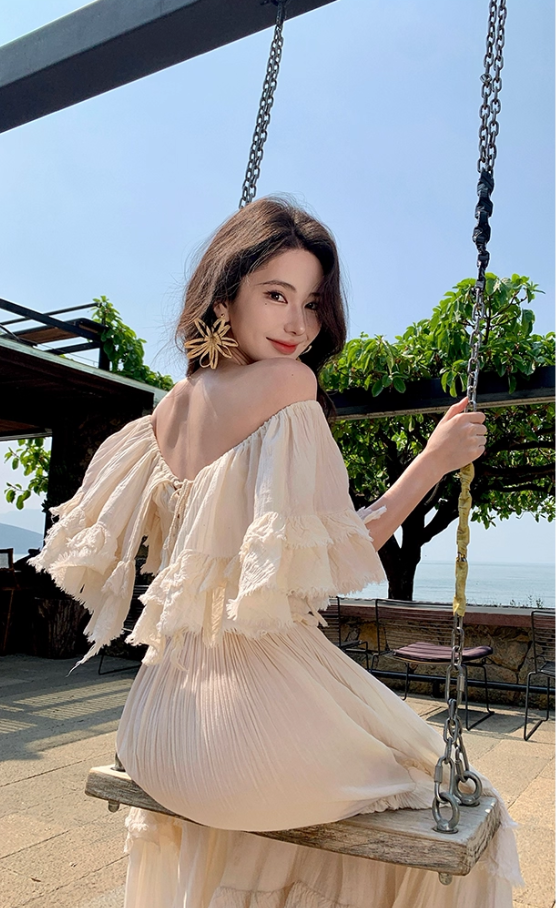 Vintage Elfenbein trägerloses Rüschensaum-Design Elegantes Strandurlaubs-Sommerkleid in A-Linie DP6264