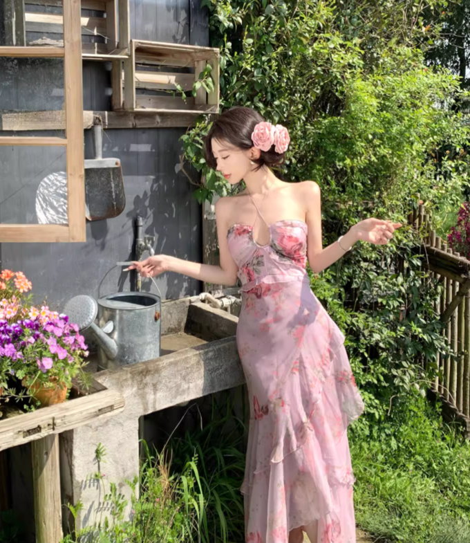 Vintage Rosa Blumen Unregelmäßiger Saum Design Elegantes Strandurlaub A-Linie Ärmelloses Neckholderkleid DP6260