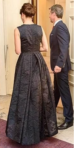 Elegant Black Lace Mother of Bride Dress Sleeveless Evening Gown Simple Formal Dress DP6855