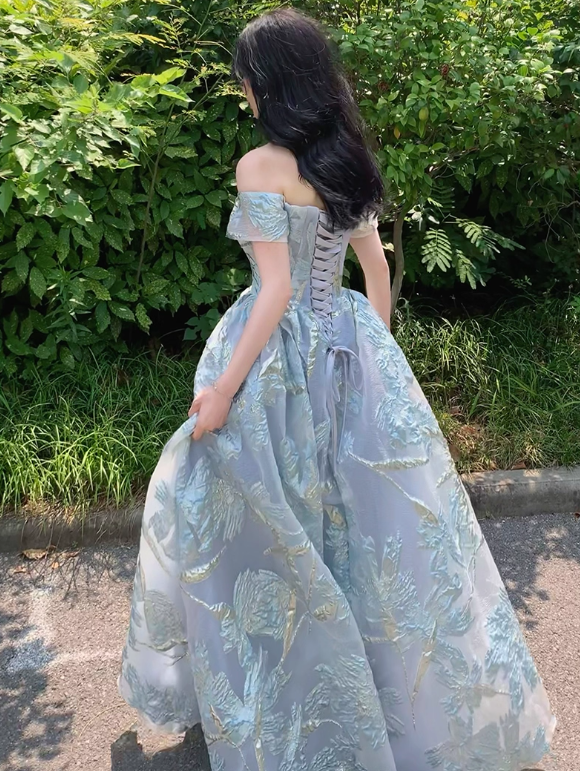 Robe de bal de quinceañera vintage bleu clair à épaules dénudées, coupe trapèze, ornée d'appliqués texturés DP7080